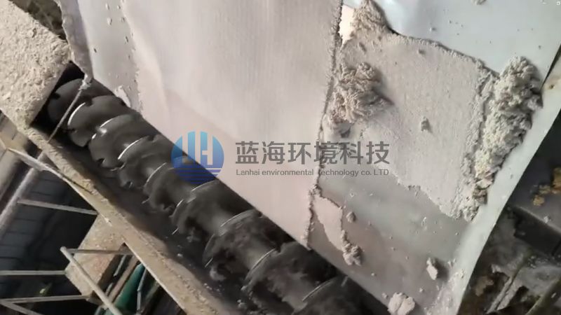 廣西仙鶴新材料丨雙網(wǎng)轉(zhuǎn)鼓擠漿機使用現(xiàn)場